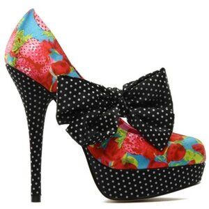 Iron fist pumps sz 6